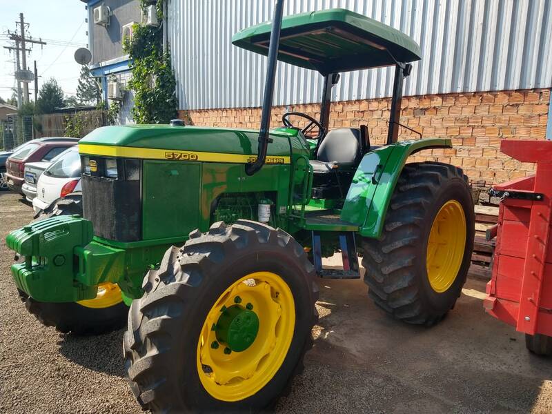 TRATOR JOHN DEERE 5700- ANO 1999 - 4X4 - "VENDIDO"